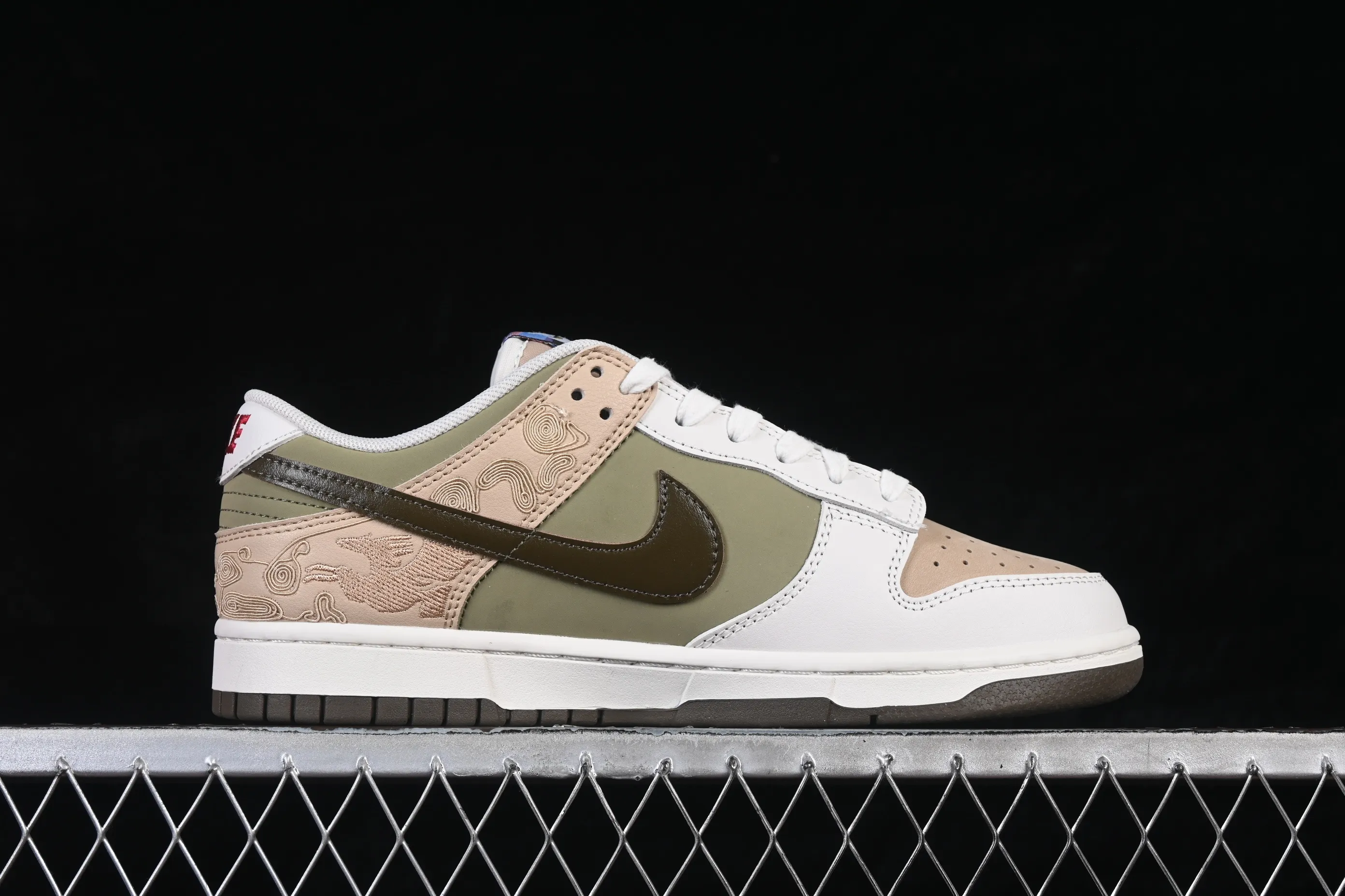All categories Nk SB Dunk series Nk SB Dunk Low low-top sneakers F version Nike SB Dunk Low Year of the Horse limited low-top casual sneakers IQ1118-220